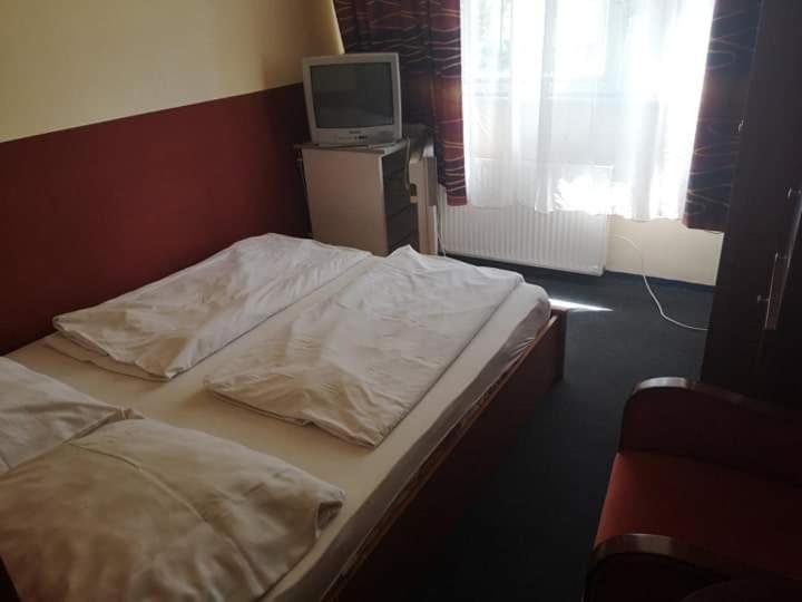 Fenyves Panzio Bed & Breakfast Siofok Luaran gambar